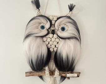 Macrame owl with wool wings