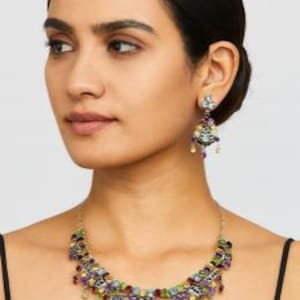 Conjunto de collar y pendientes de plata de ley con múltiples piedras preciosas