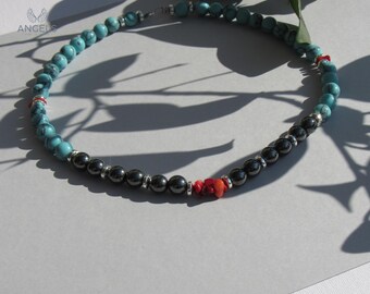 Conjunto de joyas Ocean Secret hecho a mano: aretes y collar de howlita turquesa, hematita y coral rojo. Piedras semipreciosas artesanales griegas.