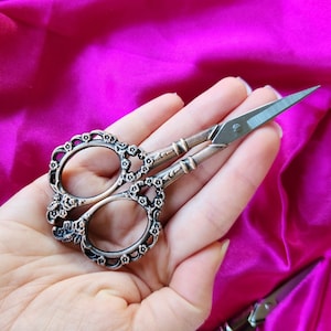 Cute floral embroidery scissors | Sewing yarn quilting scissors | Vintage small gift