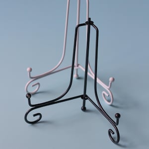 Embroidery hoop stand