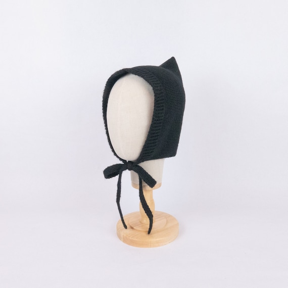 Black Knit Pointed Pixie Bonnet: Winter Hat