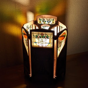 Art Nouveau style table lamp