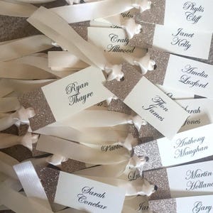 Etichette per bomboniere glitterate x 10, etichette per nomi degli invitati al matrimonio, segnaposto, decorazioni da tavola moderne, apparecchiature da tavola personalizzate, etichette per la Quinceañera