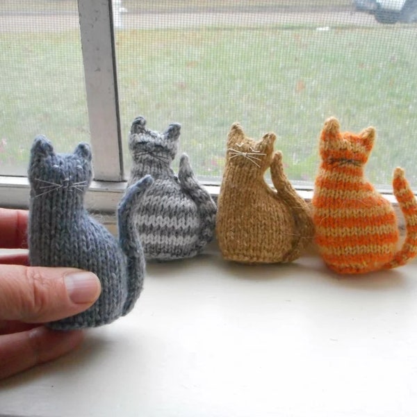 Small Cat - Tiny Windows Cat Pattern - Knit