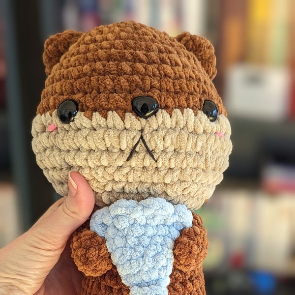 Maxi peluche loutre avec son coquillage , peluche loutre en crochet toute doux laine chenille