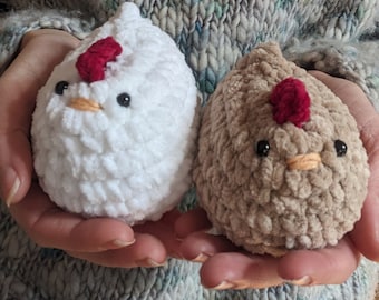 Maxi peluche poule en crochet fait main , poulet en laine chenille toute douce , mabel la poule, déco de pâques ou animaux de la ferme