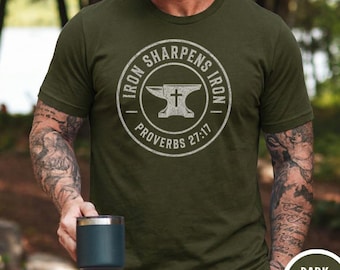 T-shirt met geloofsthema voor mannen, "IJzer slijpt ijzer" met christelijke Bijbeltekst.