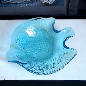 Bol en verre en forme de poisson vintage Assiette de service bleue Plat de hareng Plat de poisson Bol de plie Assiette de hors-d&#39;oeuvre Assiette de collations Bol en verre bleu clair