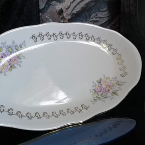 Oval serveringsfat vintage 80-tals Riga porslinsfabrik RPR Sovjetisk Retro oval tallrik med blommönster Fiskfat Praktisk tallrik Kakfat