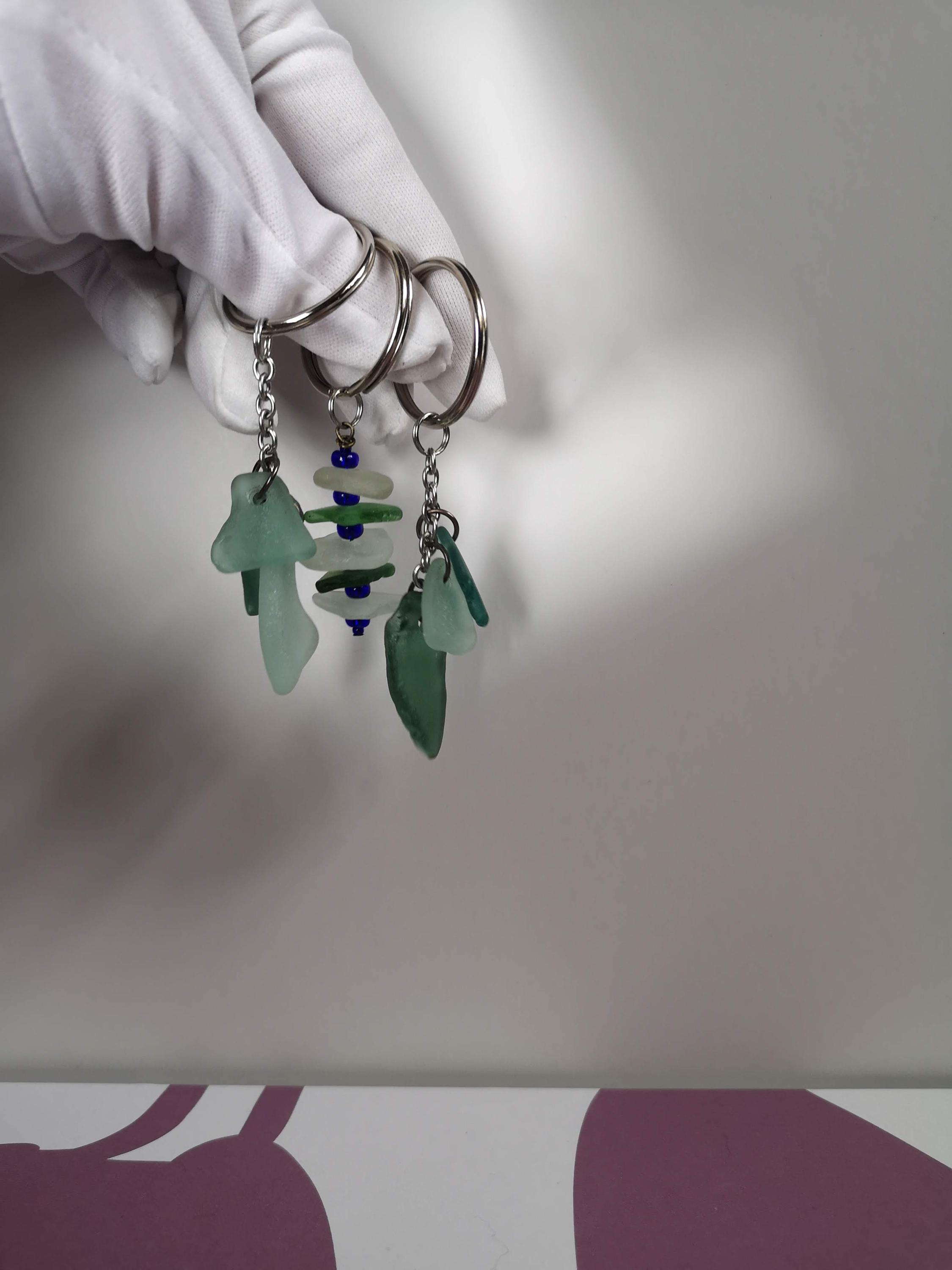 手作りのシーグラスキーホルダー – ユニークでナチュラル - Etsy 日本