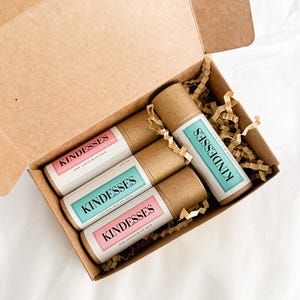 Bálsamo labial vegano, natural y orgánico – Tubo de cartón cero residuos – Lavanda o geranio – Hecho a mano y ecológico en el Reino Unido