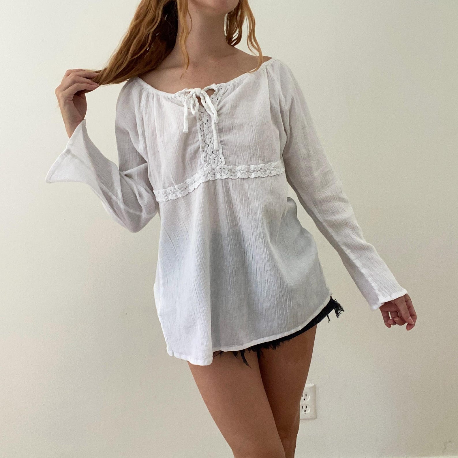 Boho Luxe Tulip-Sleeve Collar Top (white)