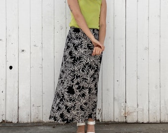 Falda larga con estampado de hojas en blanco y negro para mujer M