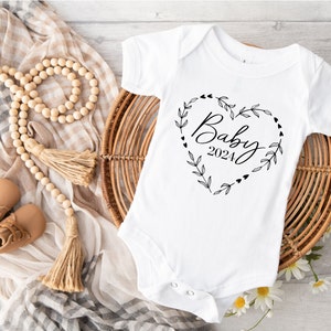 Baby 2024 BIO-Baumwolle Baby Body Bodysuit Schwangerschaft Verkünden Body Geschenk Geburt Unser kleines Wunder 2024 Schwangerschaft