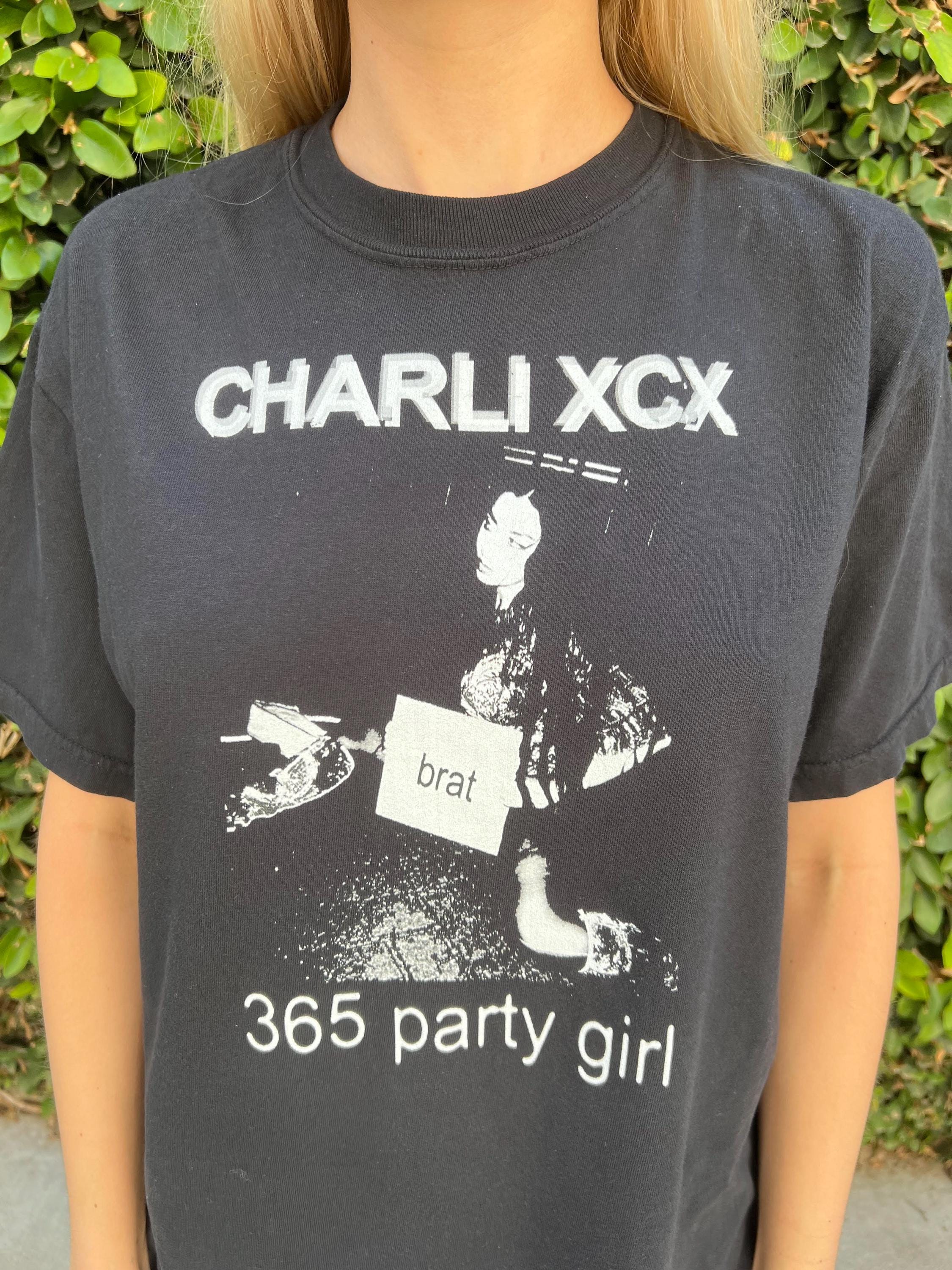 未使用新品 Charli XCXチャーリーXCX オフィシャルTシャツXXL 未使用新品 Charli XCXチャーリーXCX オフィシャルTシャツXXL