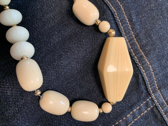 Napier chunky beaded ivory colored necklace. Mid-… - image 6