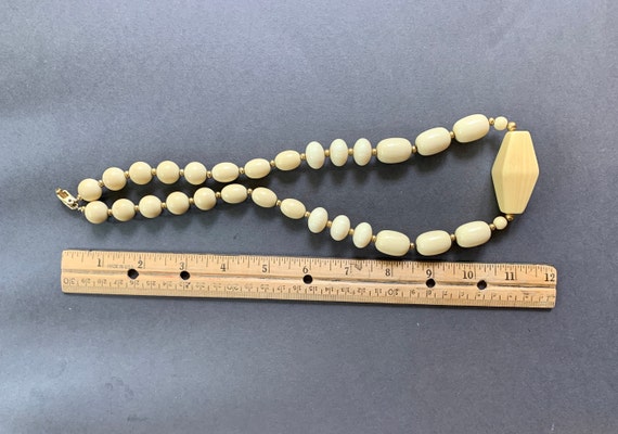 Napier chunky beaded ivory colored necklace. Mid-… - image 4