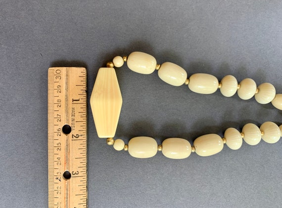 Napier chunky beaded ivory colored necklace. Mid-… - image 5