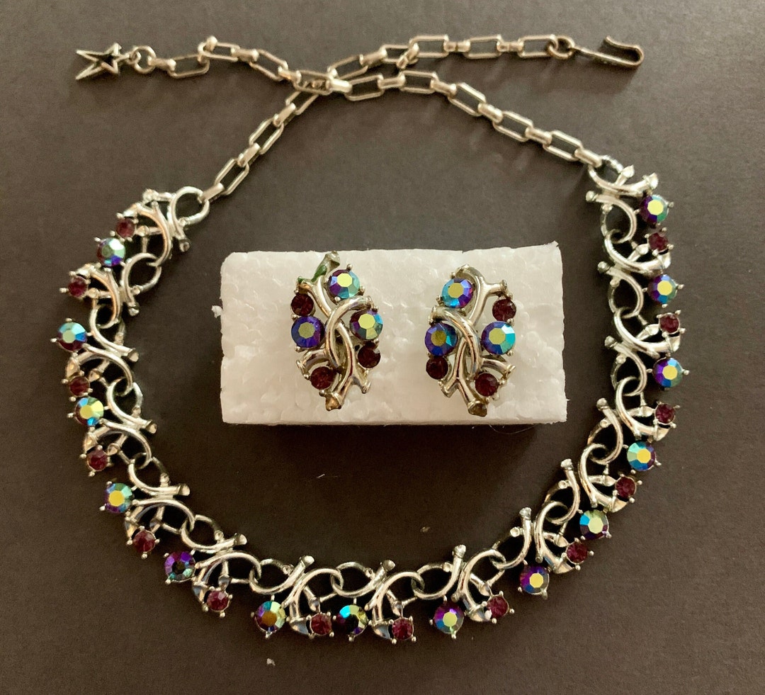 Vintage Star Jewelry Necklace and Earrings Contain Sparkling Iridescent