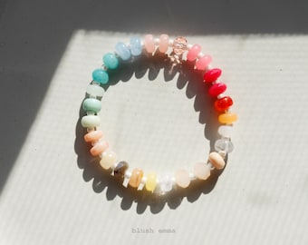 Bracelet rondelle de perles arc-en-ciel aux couleurs pastel | Perles de rocaille Boho Dainty | Bijoux minimalistes | Meilleur cadeau empilable