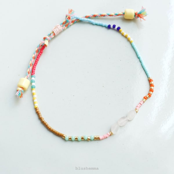 Tobillera delicada y colorida con cuentas de semillas envueltas en hilo, ideal para la playa o el surf, joyería minimalista, regalo para damas de honor o mejores amigas.