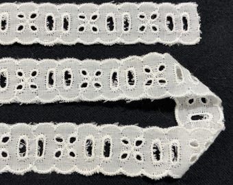 Vintage Eyelet Trim w/ English Embroidery Floral Pattern & Scalloped Edge - 9+ Yards, 3/4” Wide - Sewing Embellishment