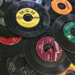 15 Used Assorted 7&quot; 45 Vinyl Records For Crafting, Upcycle, DIY Art  Projects, Decorating, Vintage Party / Home Decor Ideas