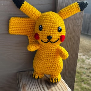 Adorabile peluche di Pikachu fatto a mano all&#39;uncinetto