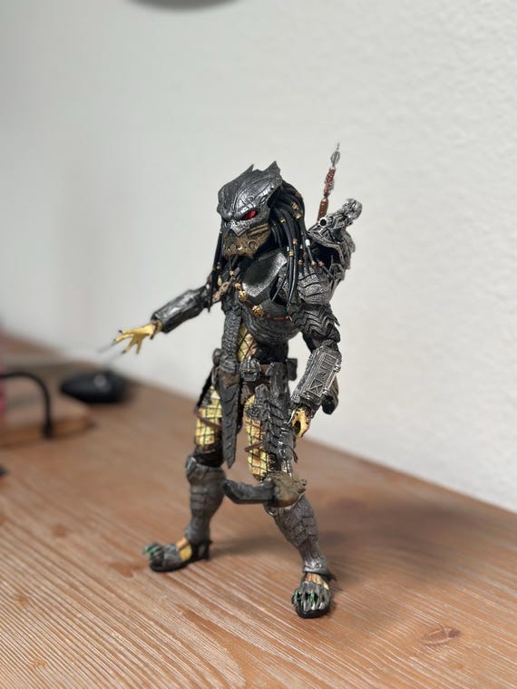 Custom Predator King Concept Battle Damaged Mask for Neca
