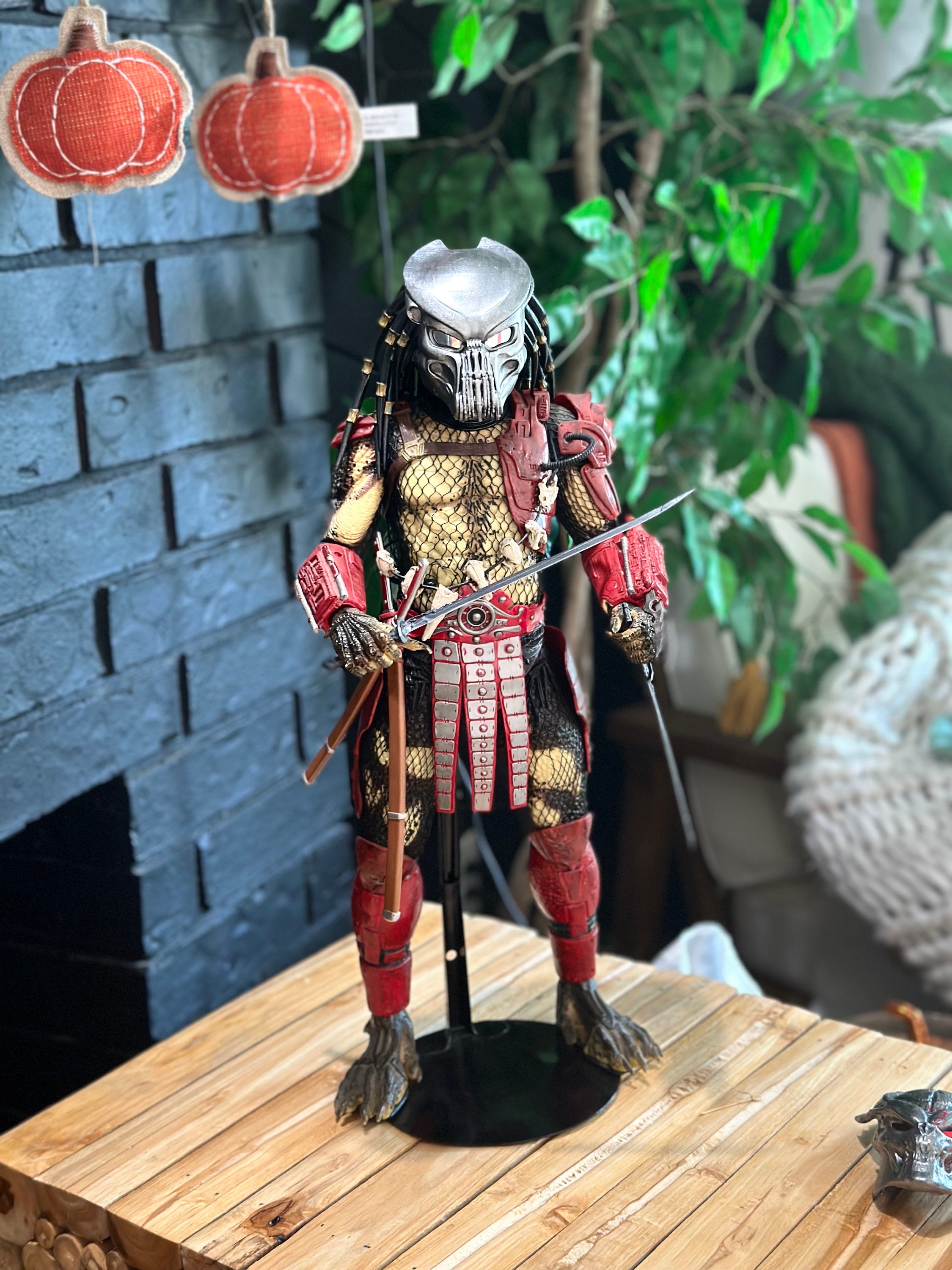 Amazon.com: NECA Collectible Prey Ultimate Feral Predator 7