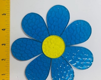 Pre-cut white or blue stained glass daisy sun catcher