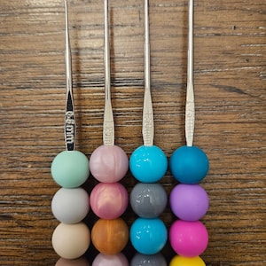 Ganchos de crochet con cuentas para un agarre cómodo en varios tamaños de ganchos / Ganchos de crochet ergonómicos