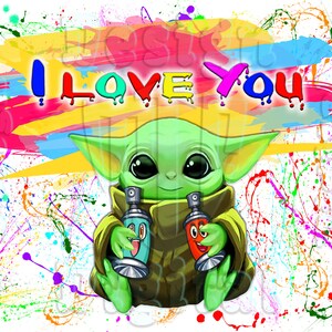 Op de afbeelding: Een groen alien-personage dat twee spuitbussen vasthoudt. De achtergrond is een kleurrijk abstract ontwerp met de woorden "I LOVE YOU" in regenboogkleuren.