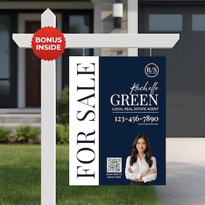 Peut inclure: Panneau immobilier blanc avec un panneau bleu marine et blanc indiquant « À VENDRE ». Le panneau comprend le nom « Rachelle Green », les coordonnées et un code QR. Un cercle rouge avec « BONUS INSIDE » est attaché en haut.