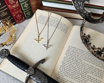 The Archer necklace | fantasy bookish jewelry