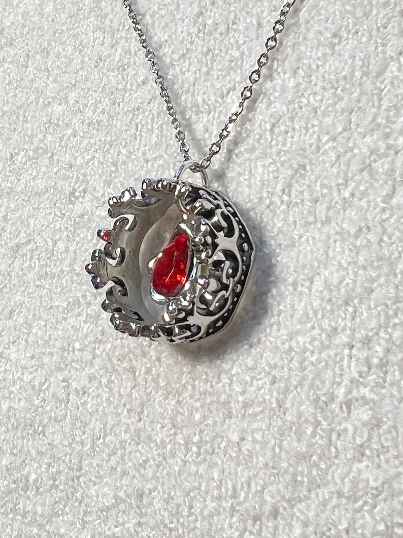 Necklace from the Throne of Glass series representing Manon Blackbeak and Dorian Havilliard, hence Hello Princeling