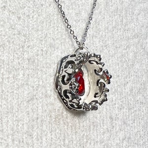 Necklace from the Throne of Glass series representing Manon Blackbeak and Dorian Havilliard, hence Hello Princeling