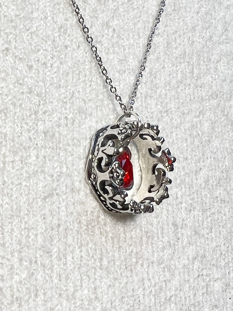 Necklace from the Throne of Glass series representing Manon Blackbeak and Dorian Havilliard, hence Hello Princeling