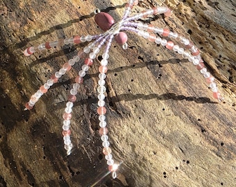 Ragno fatto a mano con pietre preziose (pezzo unico) -- Mookaite, quarzo rosa, andesina // Beaded Critters n. 3