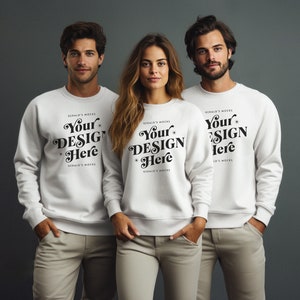 ギルダン 18000 ホワイト ユニセックス スウェットシャツ モックアップ、かわいいマッチング セーター モックアップ 屋内スタジオ撮影 ホワイト セーター 友達グループ 兄弟姉妹 モックアップ
