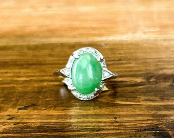 Vintage 14K Gold Jade Cabochon Ring | Oval Light Green Jade | Size
