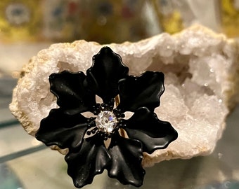 Broche vintage de flores de esmalte y diamantes