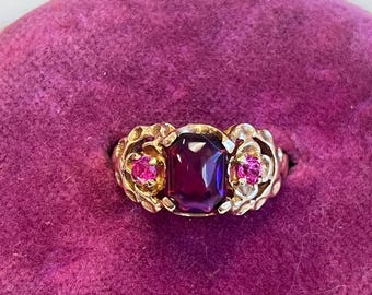 Estate three stone ring Spinel & Glass 10k
