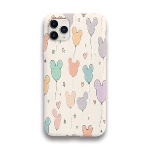 Puede incluir: Funda de tel&eacute;fono crema con un patr&oacute;n de globos con forma de rat&oacute;n en varios tonos pastel, incluyendo rosa, naranja, amarillo, verde y morado. Los globos tienen contornos y cuerdas negras, con peque&ntilde;os corazones y estrellas dispersas.