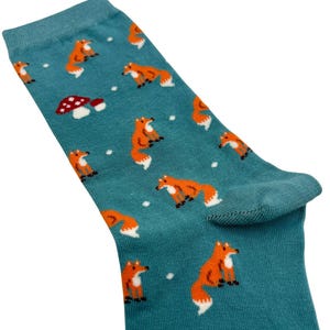 Socken mit Fuchs und Pilzen