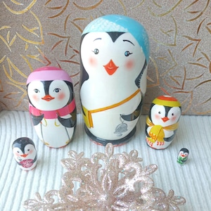 Hand-Painted Penguin Nesting Dolls: Wooden Matryoshka Set