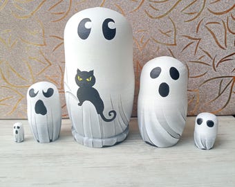 Decorazioni spettrali per la casa: matrioske per bambini, set di Halloween e decorazioni autunnali.