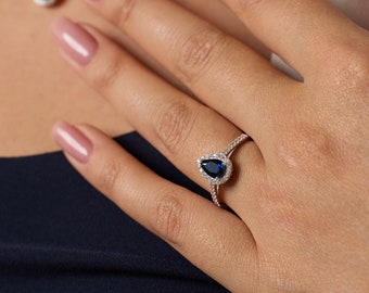 14k Solid Gold Ring, Slim Signet Ring, Vintage Design Ring, Pointer Finger Ring, Thin Minimalist Ring, Signet Ring Women, Dainty Gold Ring
