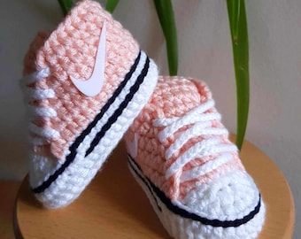 Gehaakte babysneakers, gehaakte babyschoentjes, newbornshoesjes, gehaakte babyslofjes